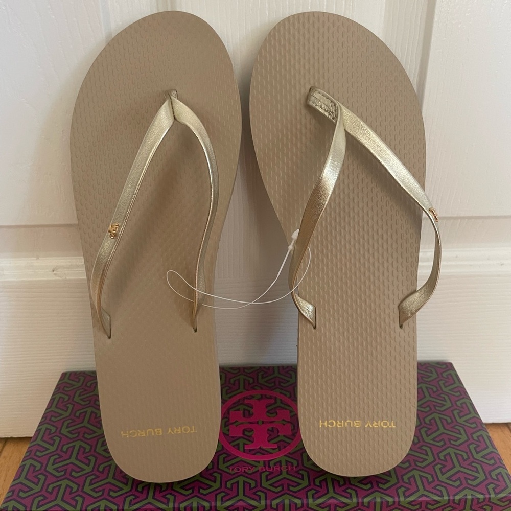 Women’s Tory Burch Metallic Leather Flip Flops (Spark Gold/Light Taupe) Size 9